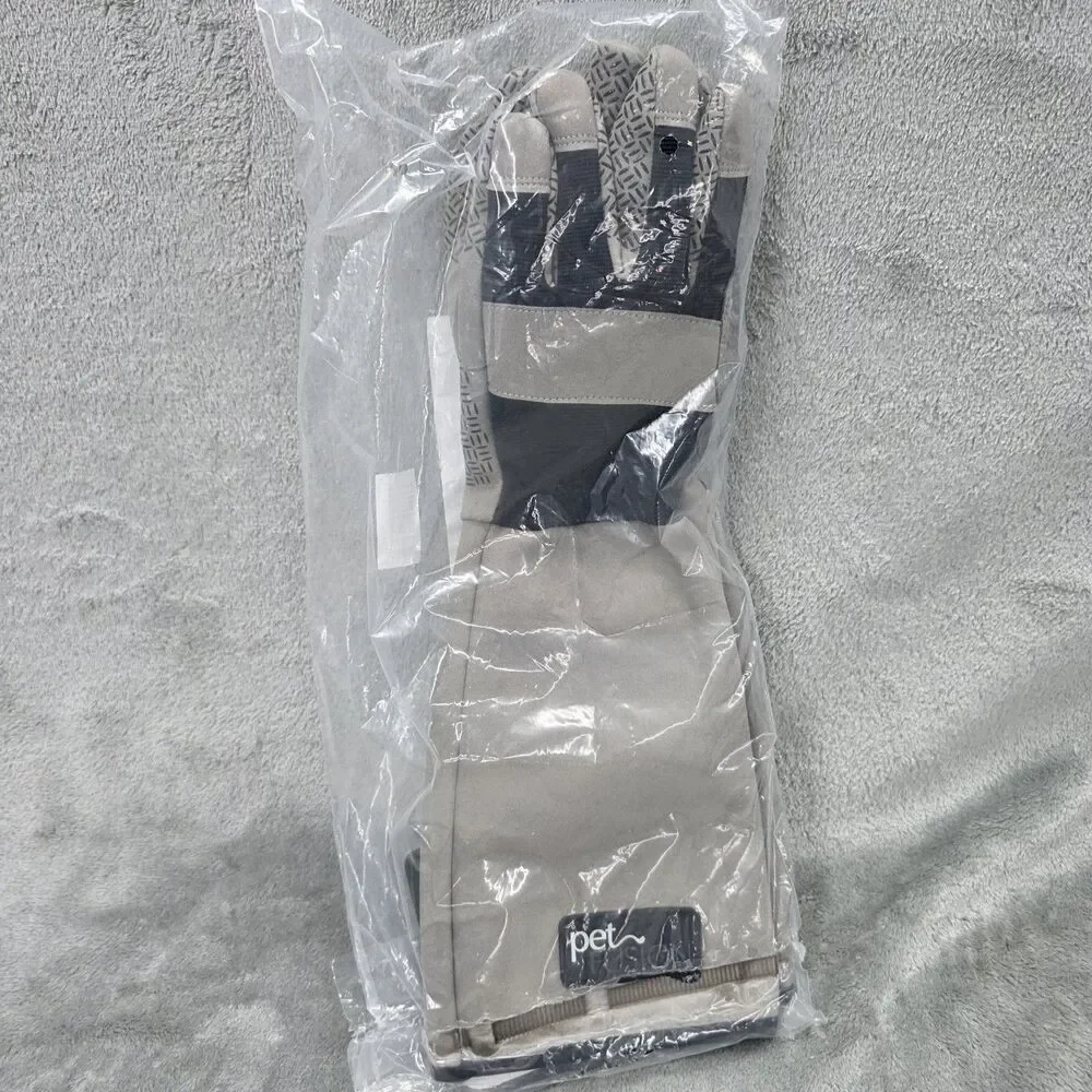 Pet Fusion Multipurpose Pet Glove for Grooming Trips to Vet Handling